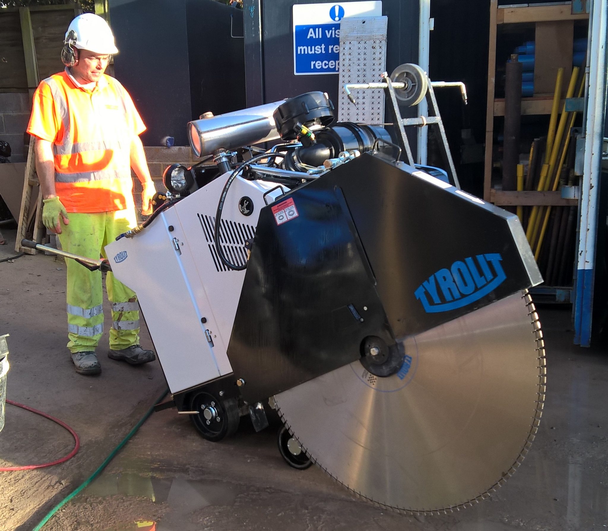 Floor discount cutting machine